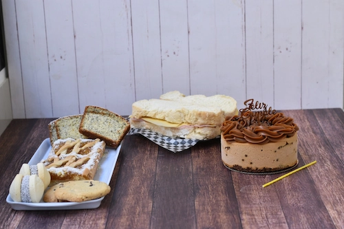 Mini Porción de Torta Pastafrola, Alfajores de Maizena, Cookies, Porciones de Budín de Amapola, Tostado de Pan de Campo con Jamón y Queso y Mini Torta de Mousse de Chocolate con Dulce de Leche